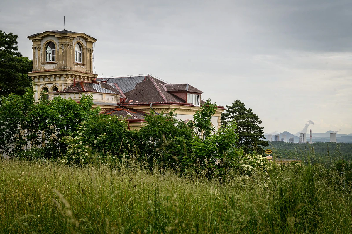 „Vy mi tady říkáte, jak vařit s pokličkou, ale já chci vědět, jak zaplatit účty za plyn“ 2 2023 06 07 vila libuse sidliste janov 2400px 1966