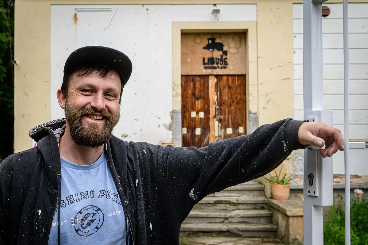 „Vy mi tady říkáte, jak vařit s pokličkou, ale já chci vědět, jak zaplatit účty za plyn“ 3 2023 06 07 vila libuse sidliste janov 2400px 1973