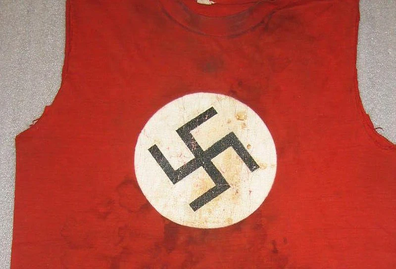 Hajlující Beatles, fašista Bowie a nazi chic. Symboly totalitních režimů v popu 4 Vicious