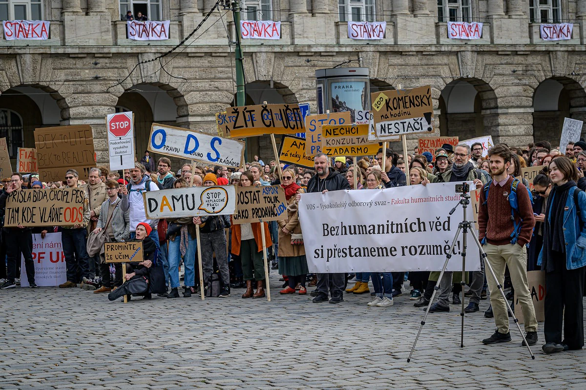 Fotoreport: Humanitní fakulty se rozhodly bojovat za práva pracujících. Tedy za svá práva 8 2023 10 17 vysokoskolska stavka 2400px 1120