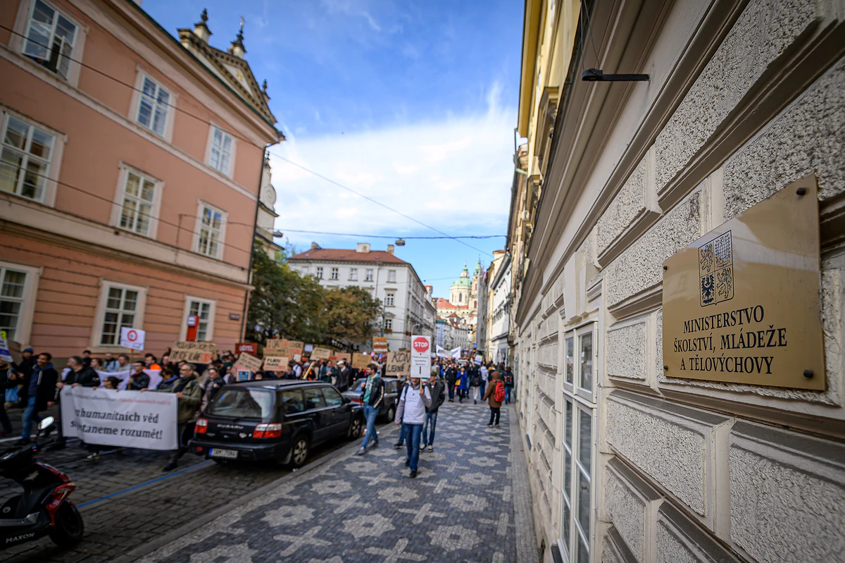 Fotoreport: Humanitní fakulty se rozhodly bojovat za práva pracujících. Tedy za svá práva 18 2023 10 17 vysokoskolska stavka 2400px 1345