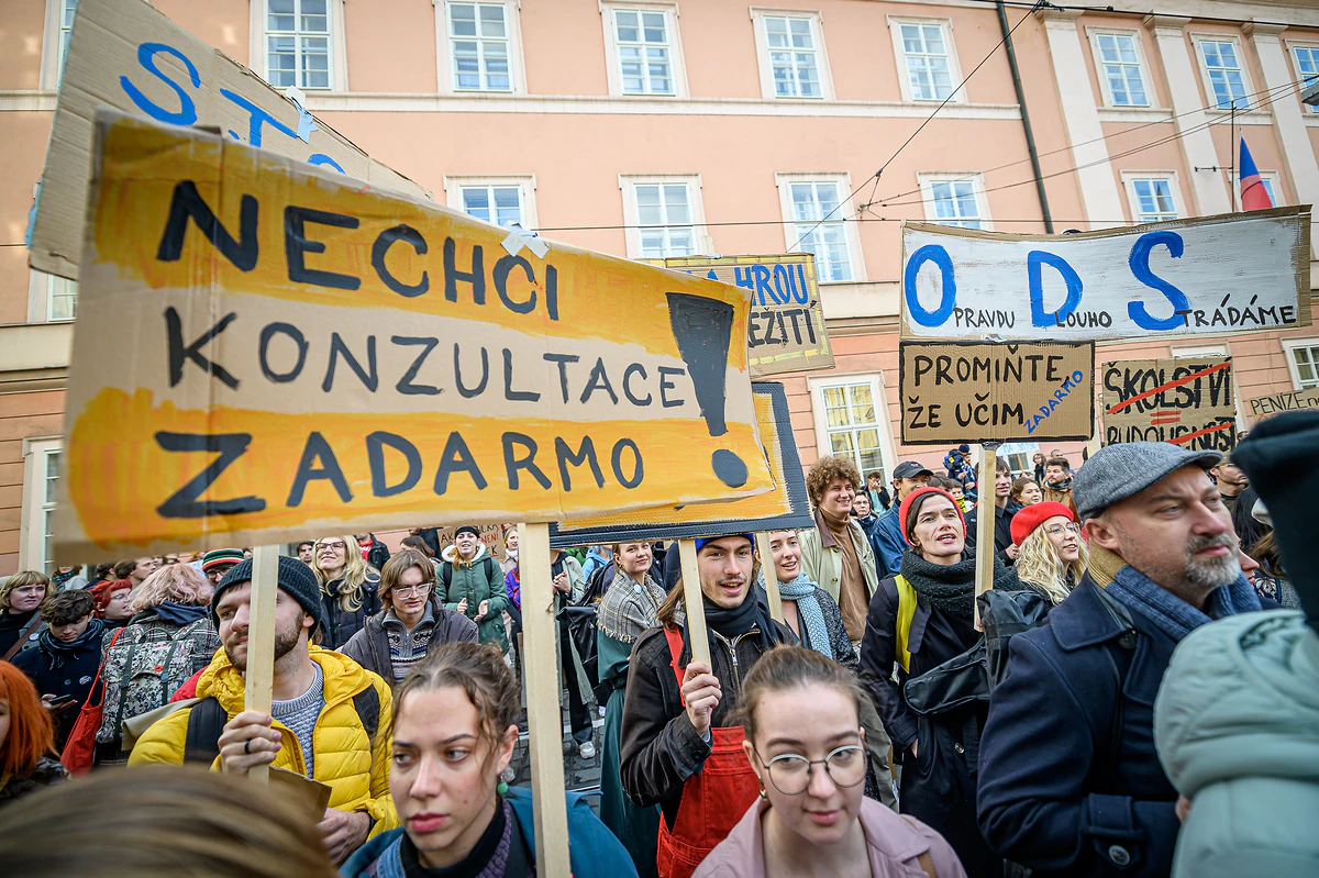 Fotoreport: Humanitní fakulty se rozhodly bojovat za práva pracujících. Tedy za svá práva 24 2023 10 17 vysokoskolska stavka 2400px 1490