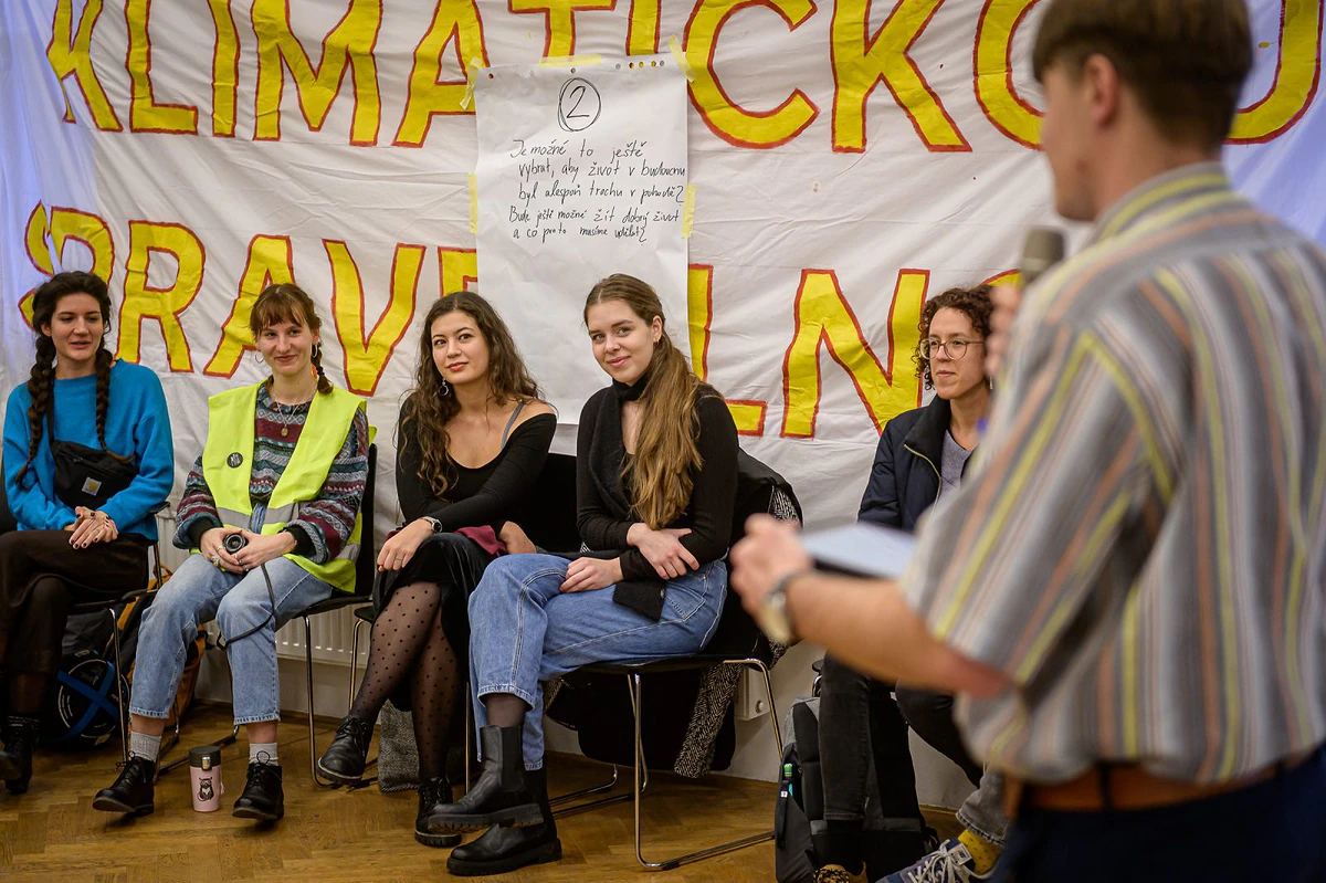 2023 11 16 klimastavka FF UK 2400px 8224
