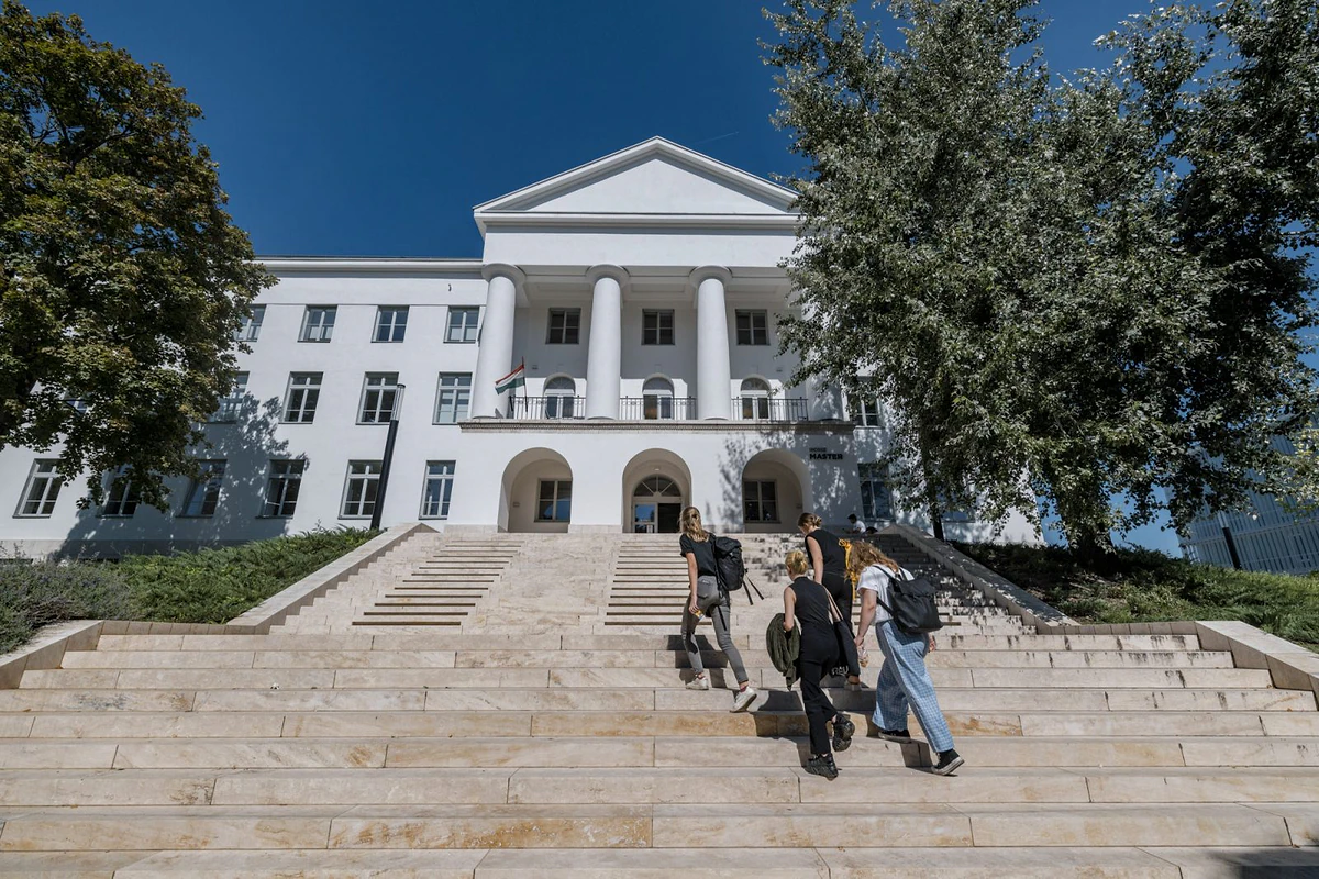Cesta mladé fotografky z rodinné farmy na špičkovou maďarskou uměleckou univerzitu 2 image0 e1715962070951
