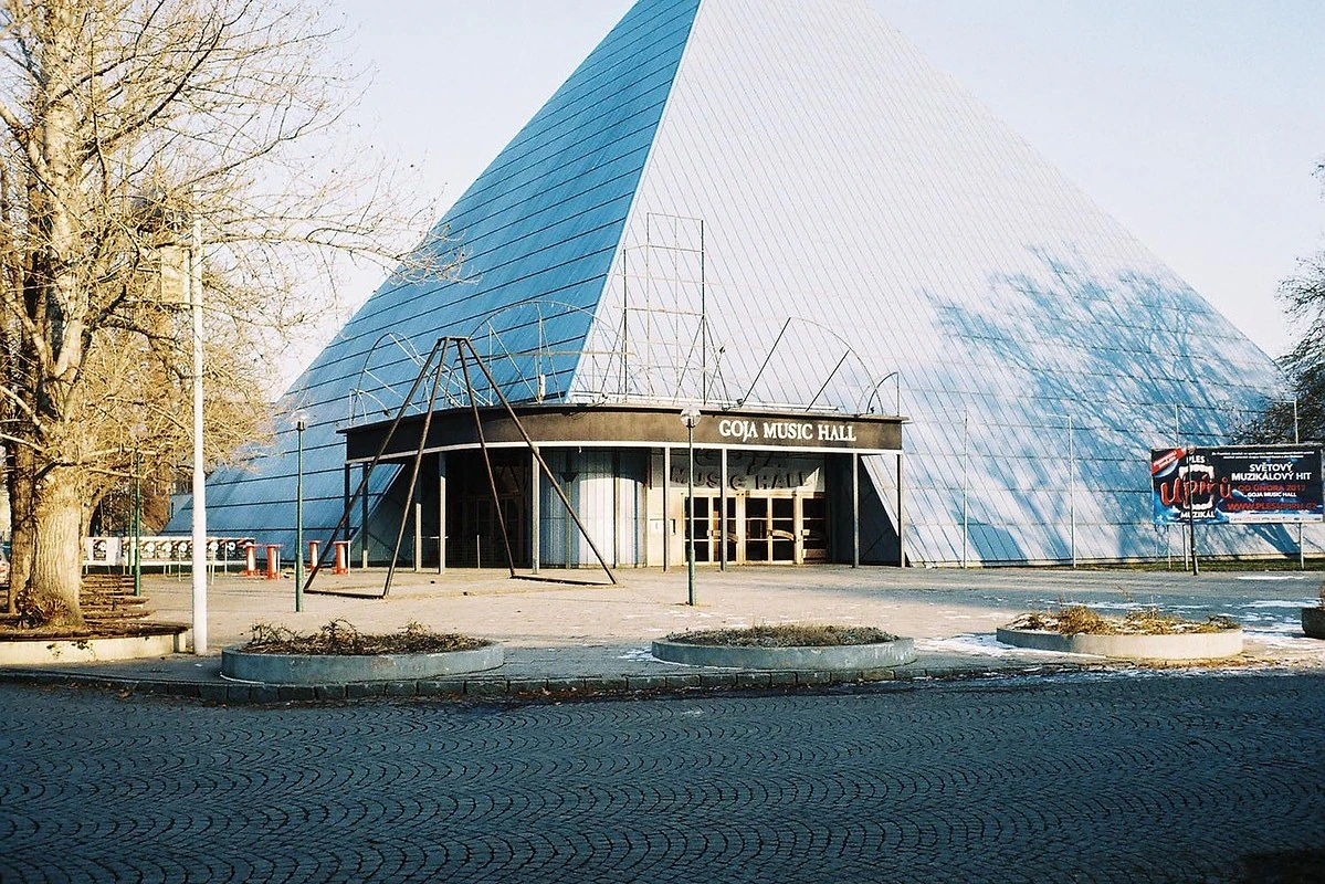Pyramida