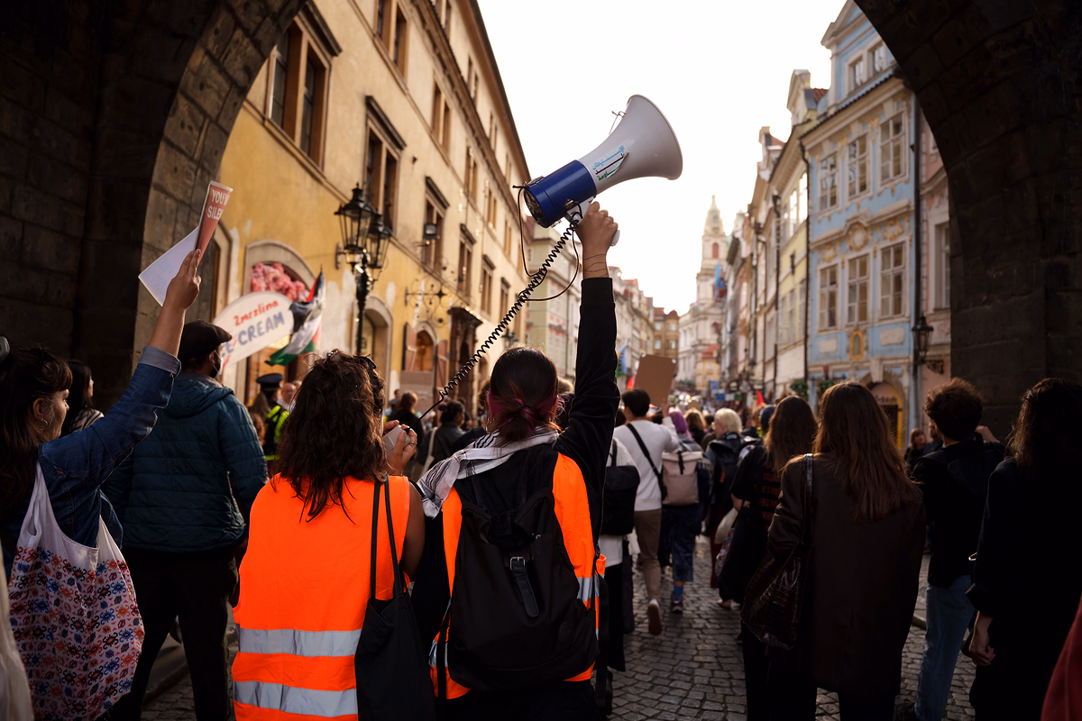 „Terorismus podporuje česká vláda, ne propalestinští aktivisté.“ Prahou prošla demonstrace na podporu Jesuse 5 dsc05296 scaled e1752735744536