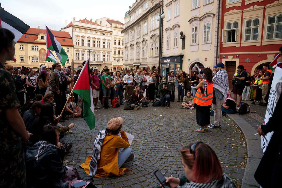 „Terorismus podporuje česká vláda, ne propalestinští aktivisté.“ Prahou prošla demonstrace na podporu Jesuse 13 dsc05434 scaled e1752735971483