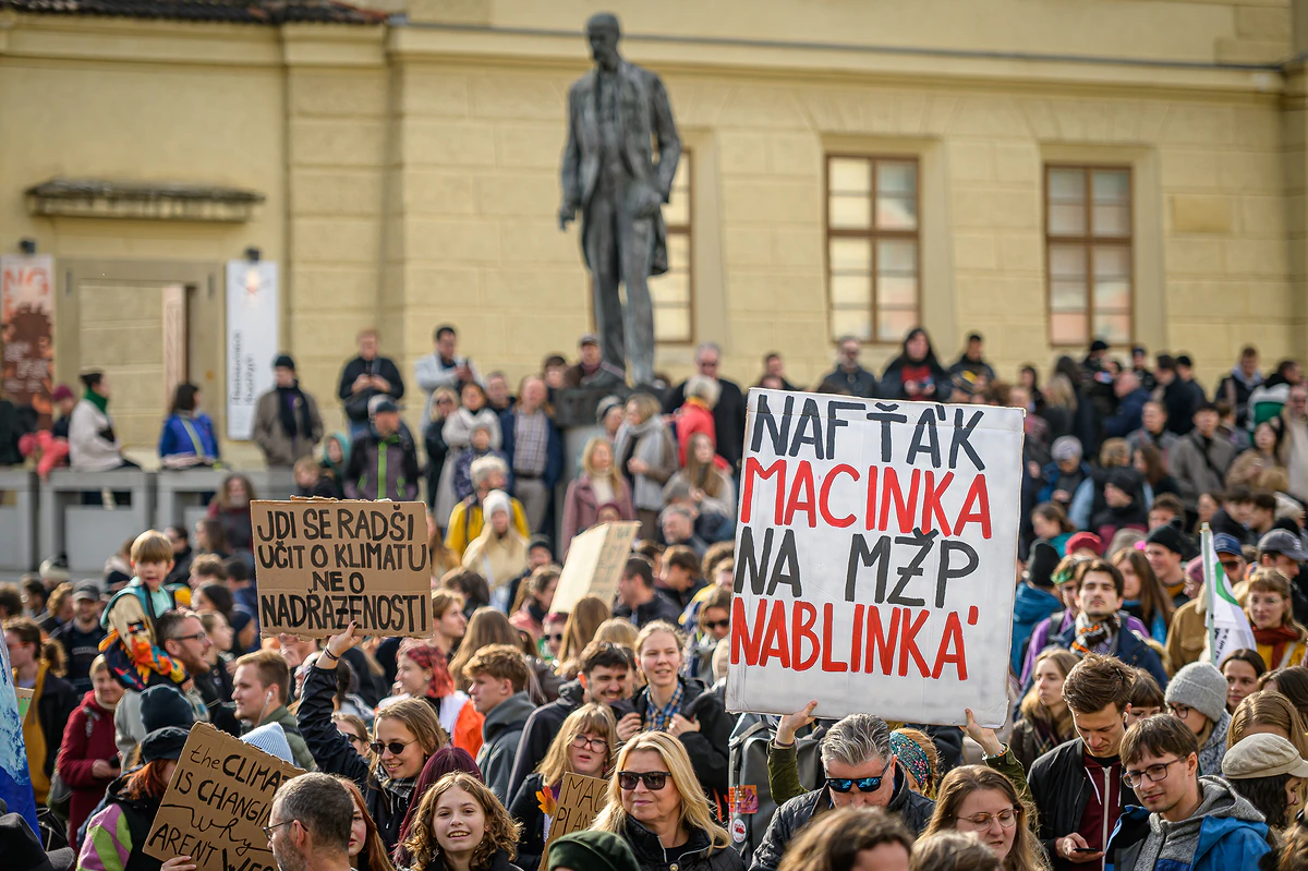 2025 10 19 MZP Macinka Hradcanske nam 2400px ZWL 0806