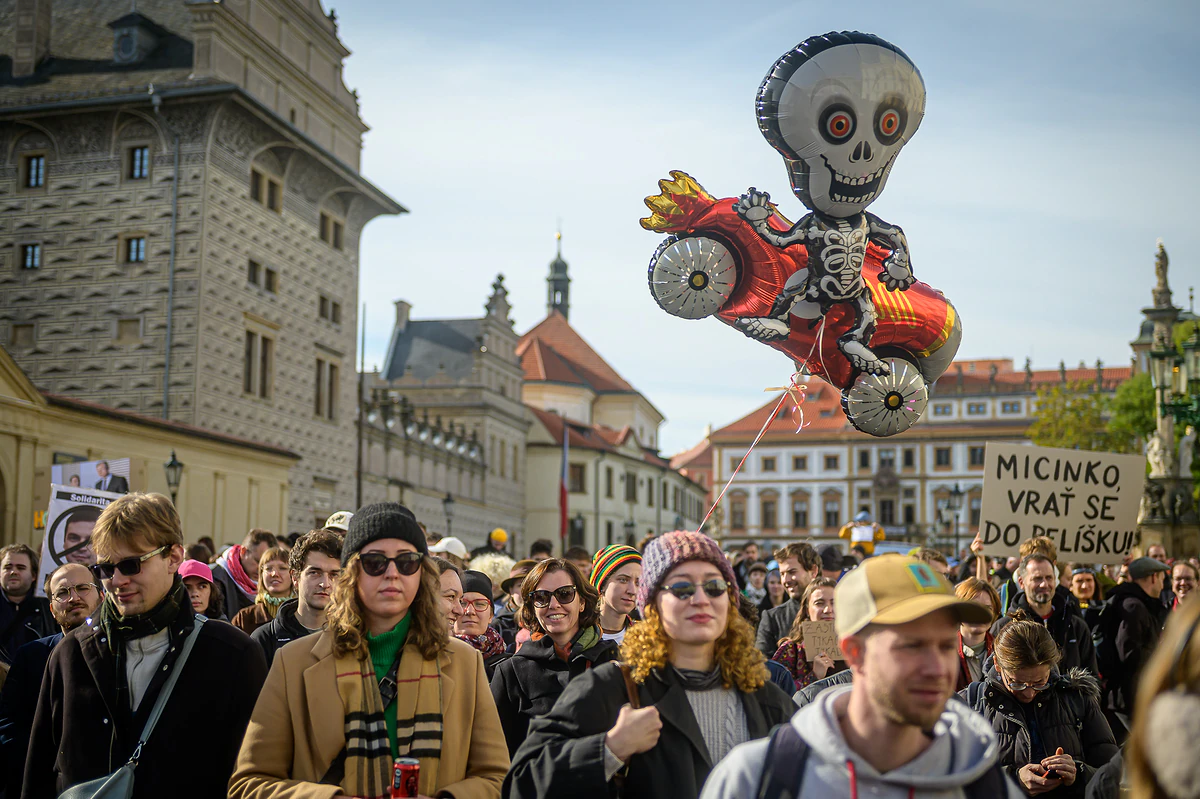 2025 10 19 MZP Macinka Hradcanske nam 2400px ZWL 1016