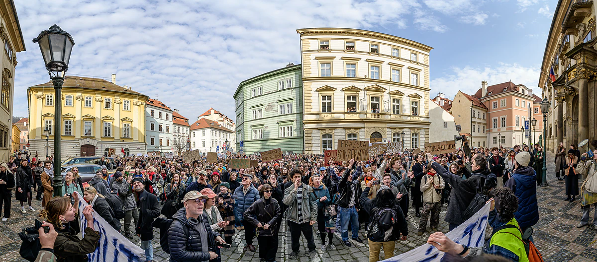 2026 03 11 demo Stojime za kulturou 2400px zewlakk 3 e1773306639661