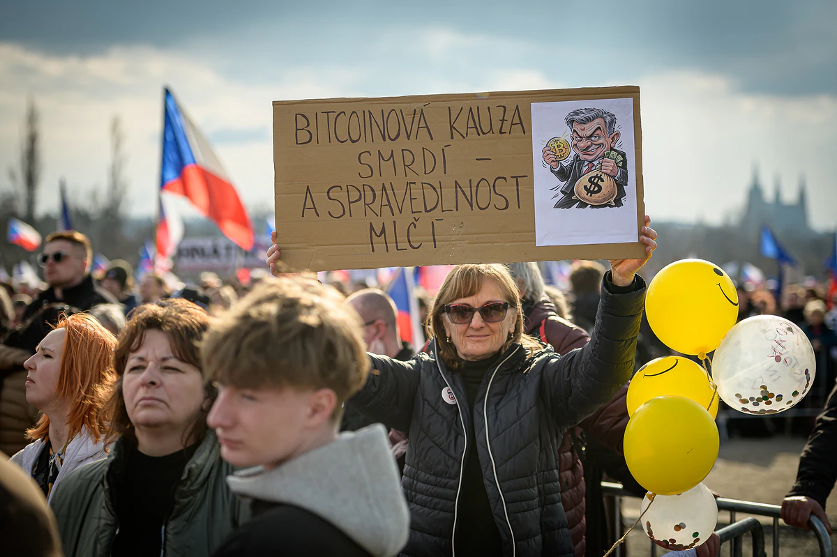 bitcoin e1774130478785