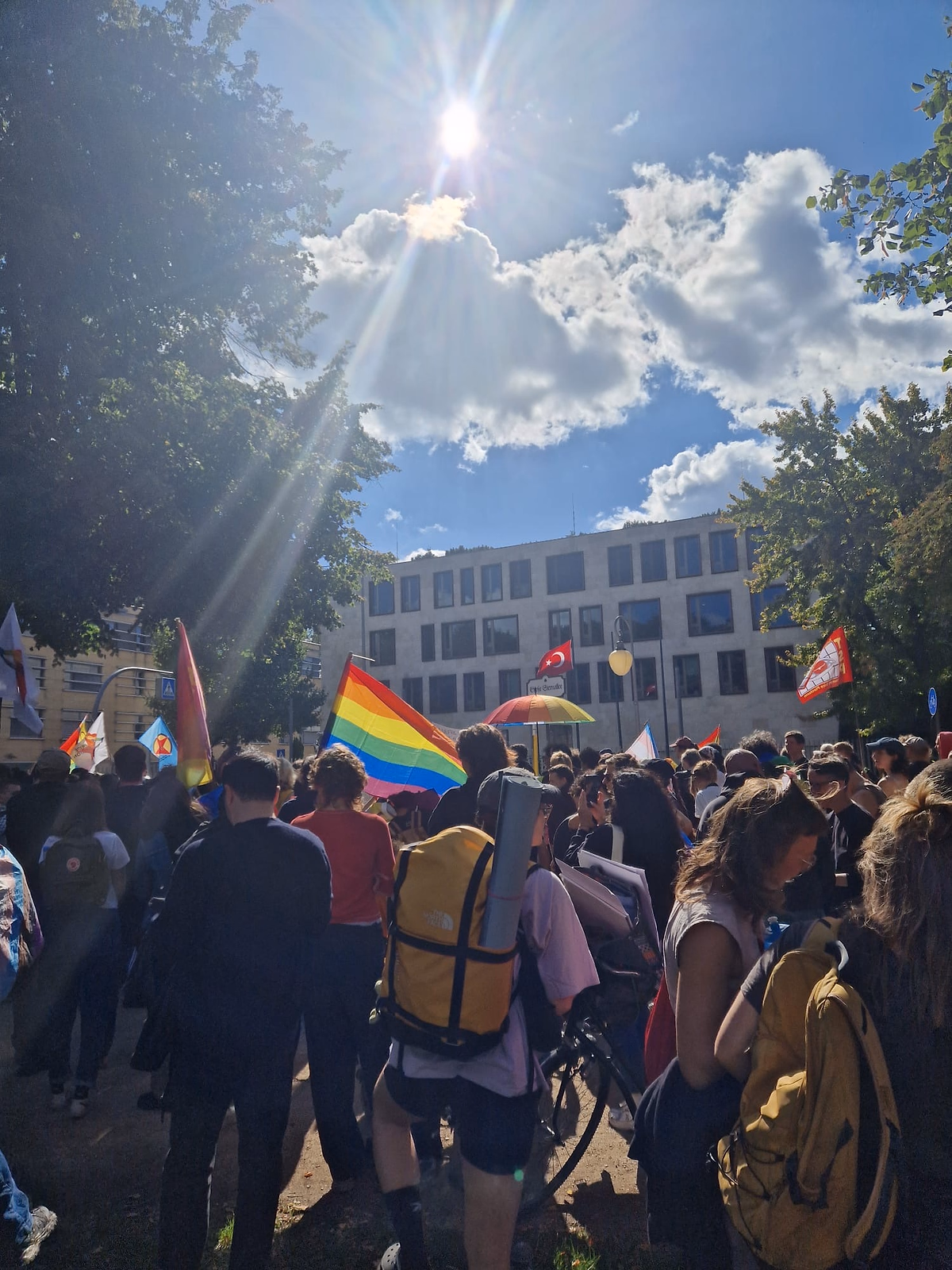 Své vlajky se nevzdáme. LGBTQ+ komunita v Turecku pod novou vlnou státní represe 3 500d64c5 e3e6 4e9d a8e2 953fc9212258